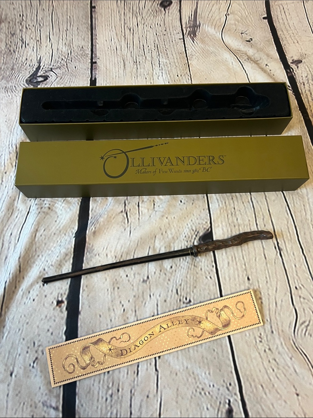 Harry Potter Ollivanders Hazel 9” Interactive Wand Universal Studios Box & Map